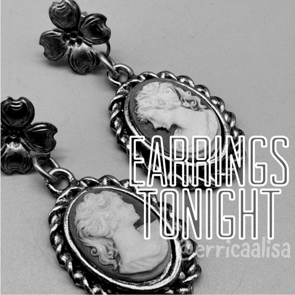 Unlisted Earring Auction Listing - Picture 1 of 1